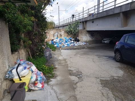 Emergenza Rifiuti A Reggio Calabria Situazione Insostenibile In Via