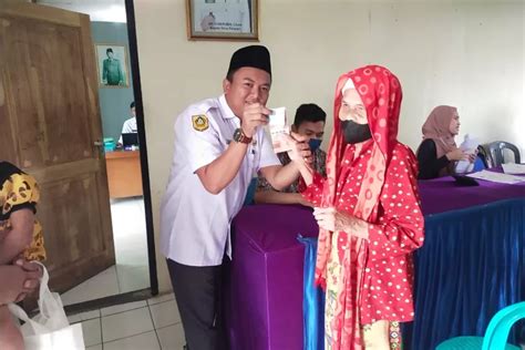 Warga Desa Palasari Semringah Dapat Duit Setengah Juta Dari Pemerintah