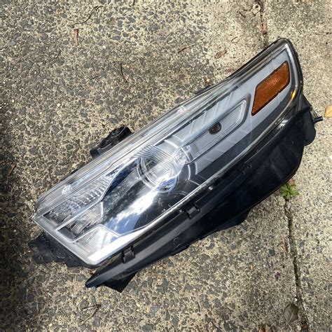 Ford Taurus Halogen Headlight Assembly Left Driver Side Oem