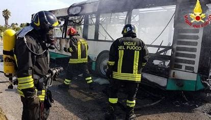 In Fiamme Un Autobus Urbano A Termoli Passeggeri Tutti Salvi