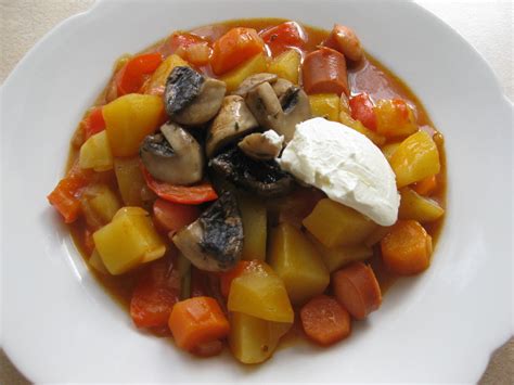 Kartoffel Gulasch Mit W Rstchen Und Champignons Rezept Kochbar De