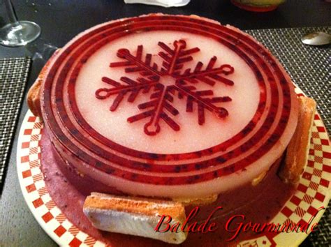 Vacherin crème glacé framboises sorbet champagne et biscuits roses de