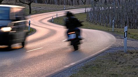 33 jähriger Motorradfahrer stirbt nach Unfall in Lehre