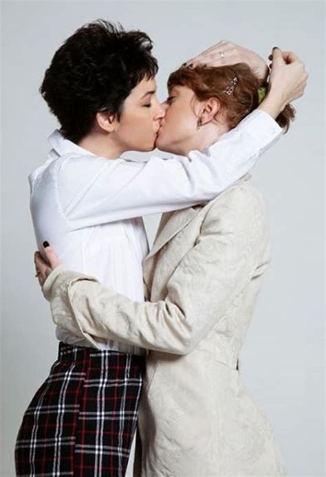 Besos y amor las fotos de los famosos por el Día Internacional del Orgullo Gay Infobae