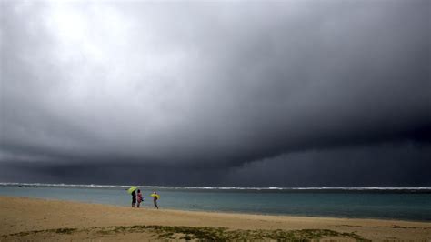 Storm Sweeps Hawaii Brings Threat Of ‘catastrophic Floods