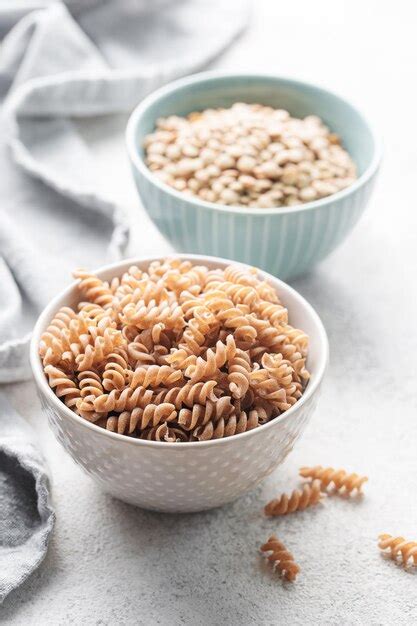 Premium Photo Green Lentil Fusilli Pasta