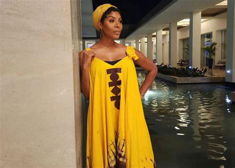 Varda Étienne séclate en bikini dans la mer de Punta Cana