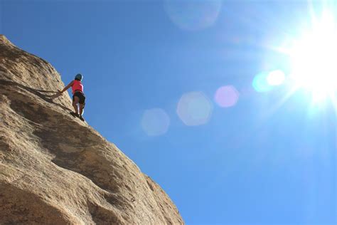 Fotos Gratis Hombre Persona Montaña Cielo Excursionismo Luz De