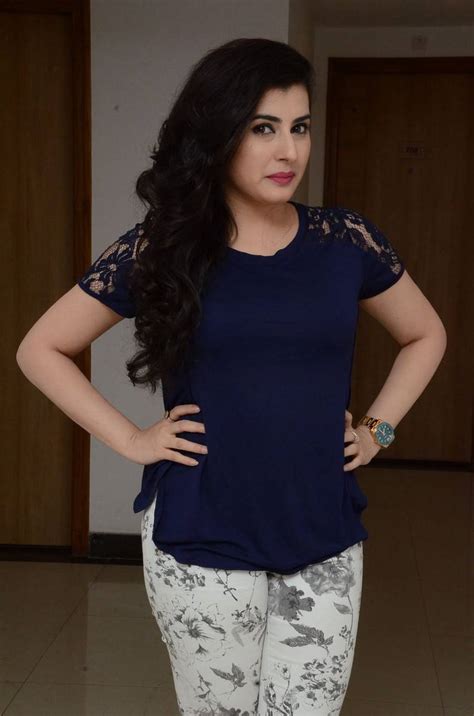 Archana Veda Hot Curves In Jeans Hd Images Wiral Beauties