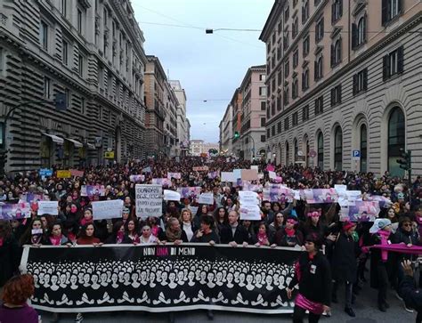 Marzo Manifestazioni Femministe In Spagna Ed Italia In Italia Stop