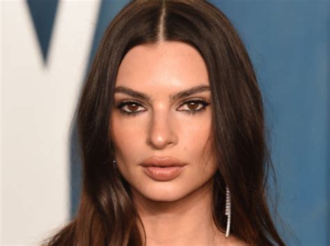 Public Mag On Twitter Emily Ratajkowski Divorc E Apr S Ans De