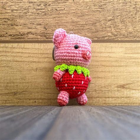 Chaveiro Porca Porquinha morango de Crochê Amigurumi Elo7