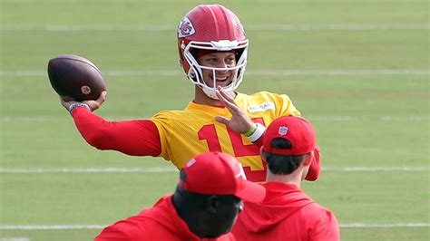 KC Chiefs' Patrick Mahomes figured out the two-high safety look