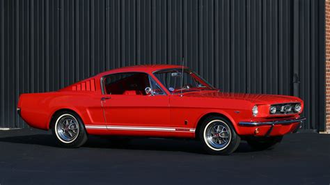 Ford Mustang - CARS // MOTORBIKES