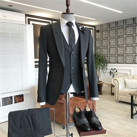 Marvin Handsome Black Peaked Lapel 3 Flaps Slim Fit Men Suits For