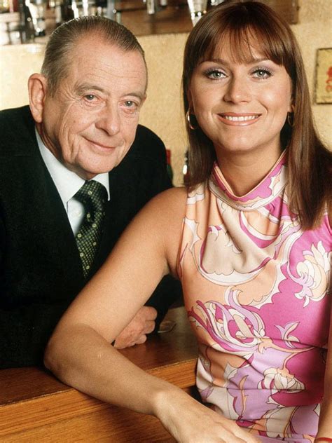 Derek Fowlds Of Yes Minister Heartbeat Dead At 82 From Pneumonia