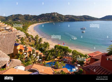 Playa La Ropa Zihuatanejo Hi Res Stock Photography And Images Alamy