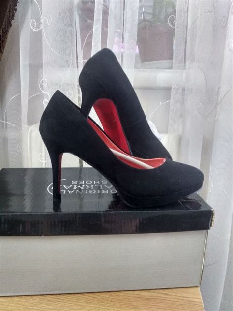 Продам женские туфли.