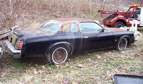 Big-Block 1978 Dodge Magnum GT + Parts Car | Barn Finds