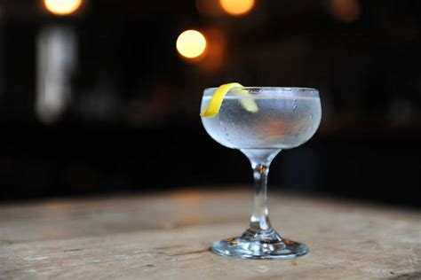 Best Sipping Gin: How to Drink Gin Neat - Thrillist