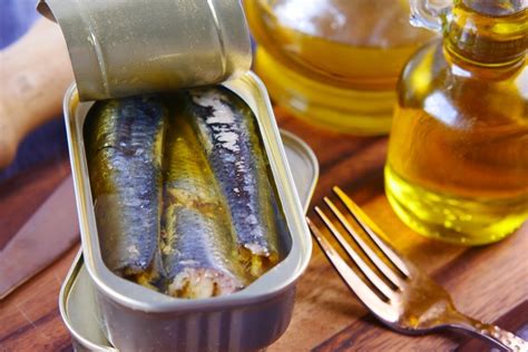 Sardinha Em Lata Faz Mal Para O Fígado - Mito ou verdade: o óleo da lata da sardinha faz mal para a saúde?