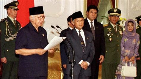 Foto Sejarah Reformasi Di Indonesia Penyebab Lengsernya Soeharto