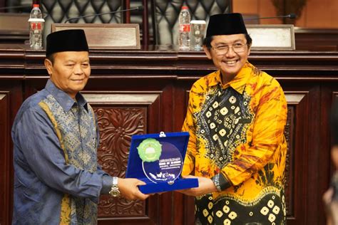 Wakil Ketua Mpr Ri Dr Hidayat Nur Wahid M A Memberikan Sambutan Pada