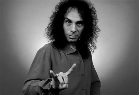 Hitos Del Rock On Twitter 16 05 2010 Fallece Ronnie James Dio