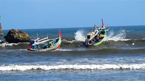 Perahu Pakesan Berangkat Menerjang Ombak Besar Youtube