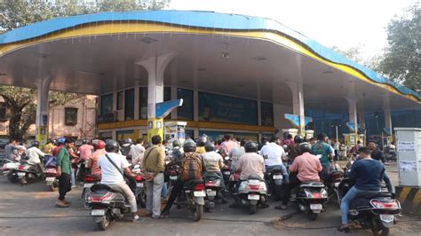 In Pics Panic Buying Of Fuel In Mumbai Amid Fear Of Supply Shortage