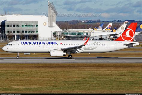 TC JTI Turkish Airlines Airbus A321 231 WL Photo By Hugo Schwarzer