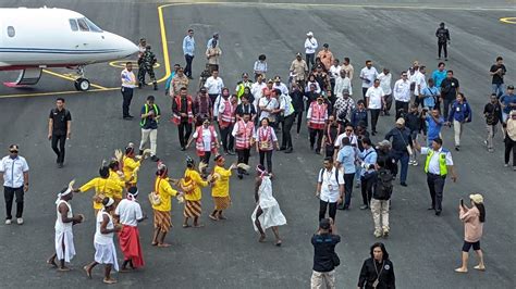 Percobaan Pendaratan Pesawat Jet Di Bandara Udara Siboru Kabupaten