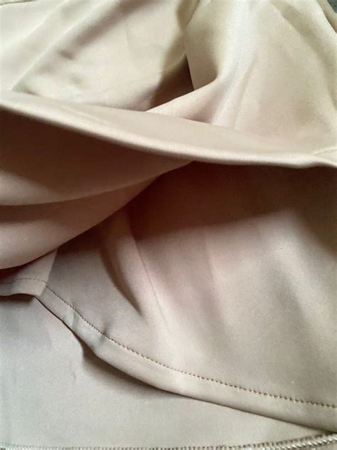 Rok Warna Nude Scuba Fesyen Wanita Pakaian Wanita Bawahan Di Carousell