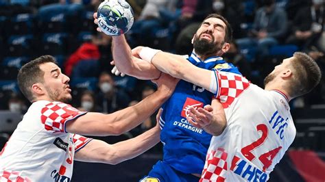 European Handball Championship: France wins a hard