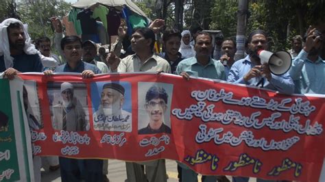 All Pakistan Clerks Association Protesting For Their Rights Against