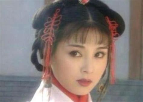 她曾被稱古裝第一美女，畢業就結婚卻遭拋棄，49歲成這般模樣 每日頭條