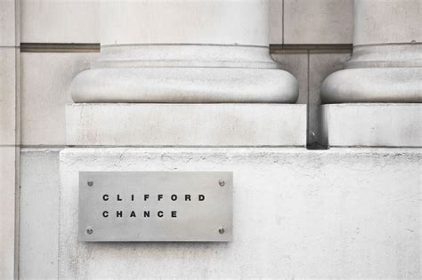 Clifford Chance Asesora A Banco Santander E J