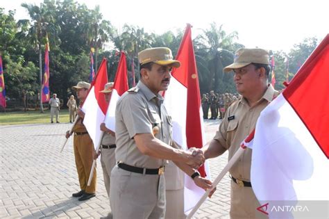 Pemkot Jaktim Canangkan Gerakan Pembagian 10 Ribu Bendera Merah Putih