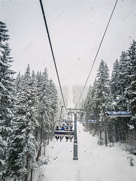 Maravilhosa Cena De Inverno Neve Caindo Enquanto Subia Ao Topo Da