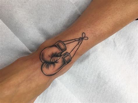 Aggregate Small Boxing Glove Tattoo In Cdgdbentre