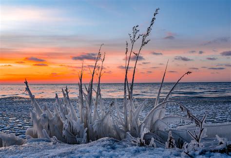 Ice Formations On The Shore Of Lake Erie Cleveland Oh Oc 2048 X