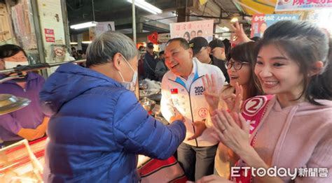 侯友宜狂掃高雄傳統市場 婆媽興奮喊「凍蒜」搶拍照 Ettoday政治新聞 Ettoday新聞雲