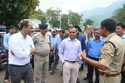 जिलाधिकारी मयूर दीक्षित ने कांवड़ यात्रा रूटक्षेत्रों का स्थलीय निरीक्षण कर दिए आवश्यक दिशा