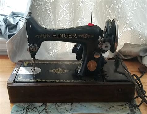 Singer sewing machine | Collectors Weekly