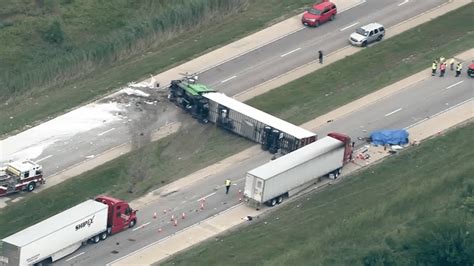 2 Killed In Crash Involving Multiple Semis Along I 80 Near Morris State Police Nbc Chicago