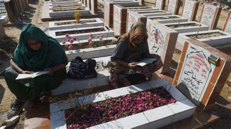 Doa Ziarah Kubur Pendek Berkunjung Ke Makam Keluarga Dan Leluhur Di