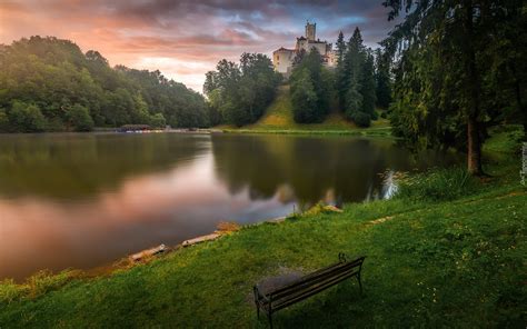 Widok Znad Jeziora Na Zamek Trakoscan W Chorwacji