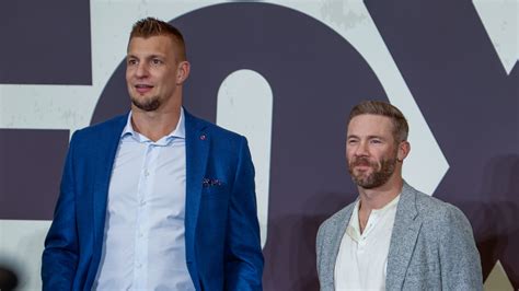 who is julian edelman dating 7