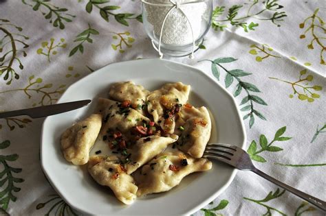 Pierogi Prosty Przepis Na Ciasto Pierogowe Bez Jajek Od Ywianie Wprost