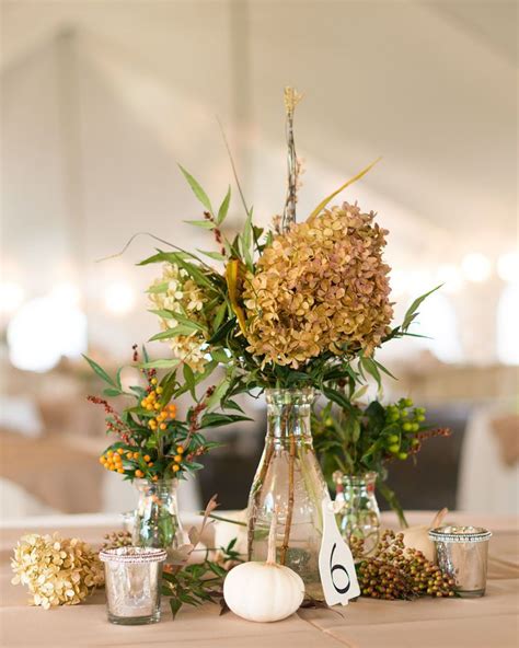 24 Dried Flower Arrangements That Are Perfect For A Fall Wedding